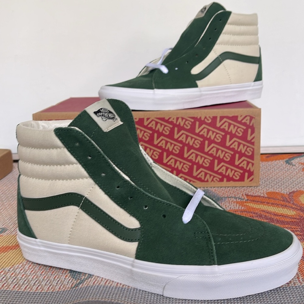 Vans WMNS Sk8-Hi Canvas/Suede Mountain Vie
VN0007NSBD6
Sneakers
